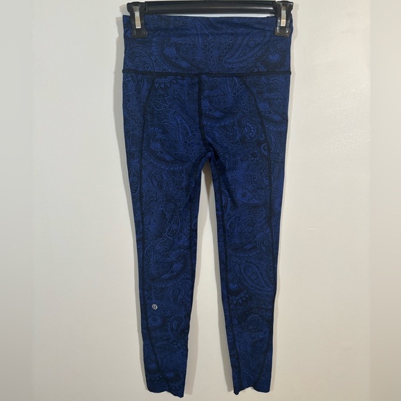 Lululemon Blue Paisley Print Wunder Under 7/8 Leggings Size 4 - Picture 4 of 12